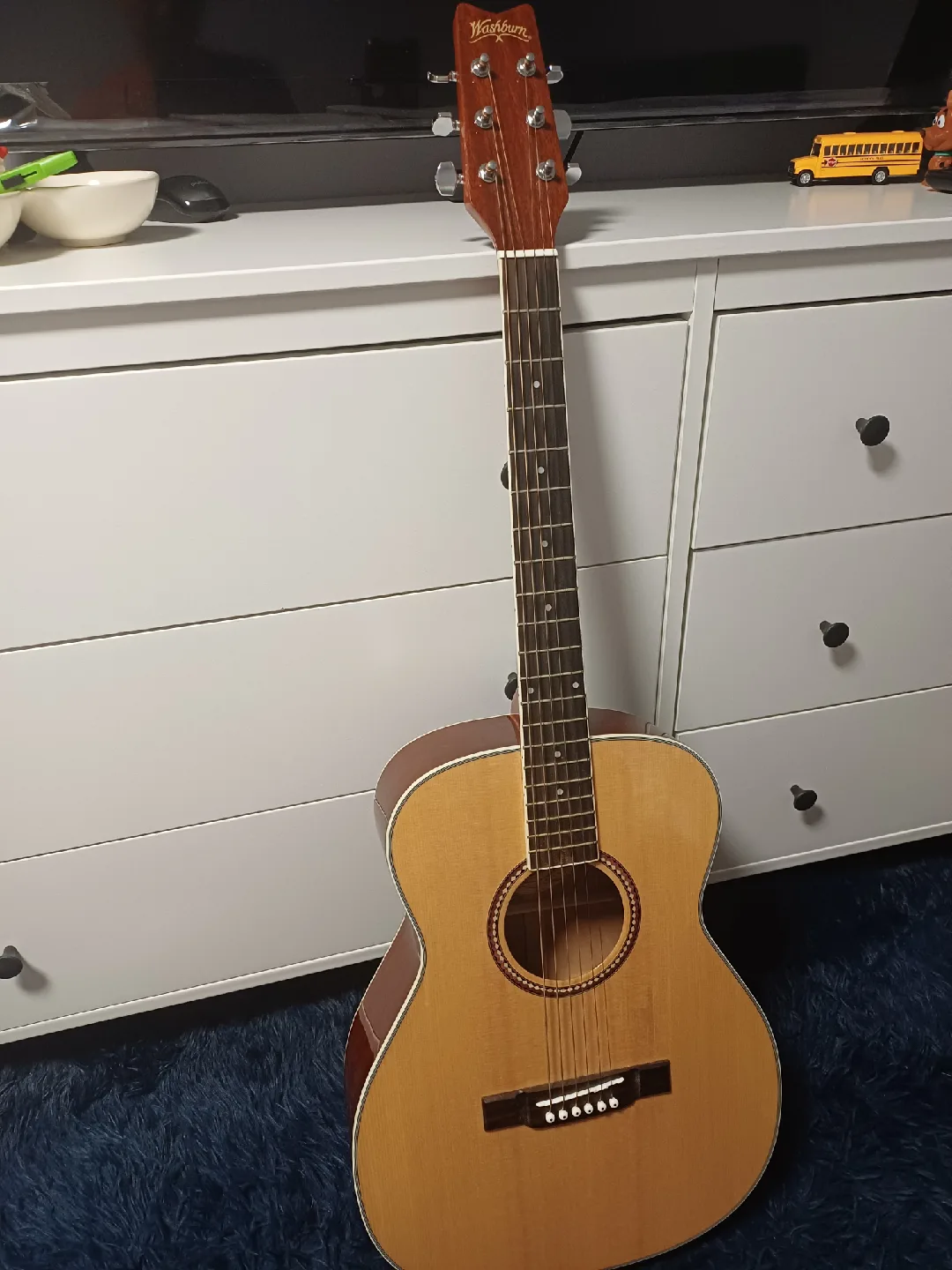 Washburn Acoustic Guitar with Case image indicator(9)