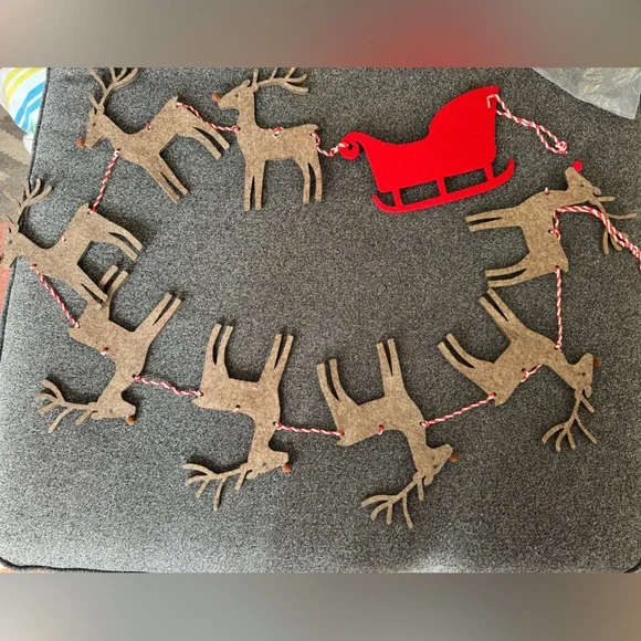 Reindeer & Sleigh Christmas Garland 🥕🥕