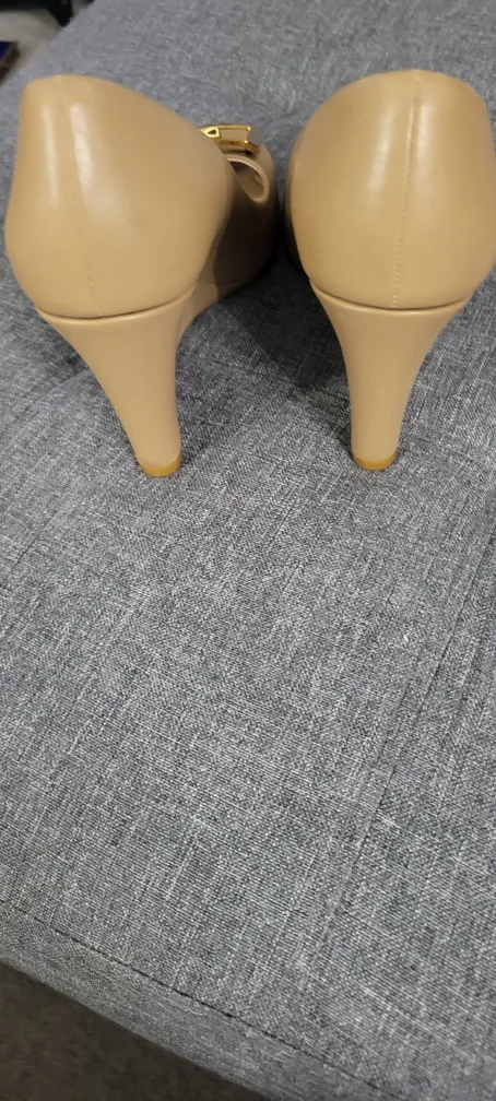 Tory Burch Nude Leather Wedges 6.5 size image indicator(2)