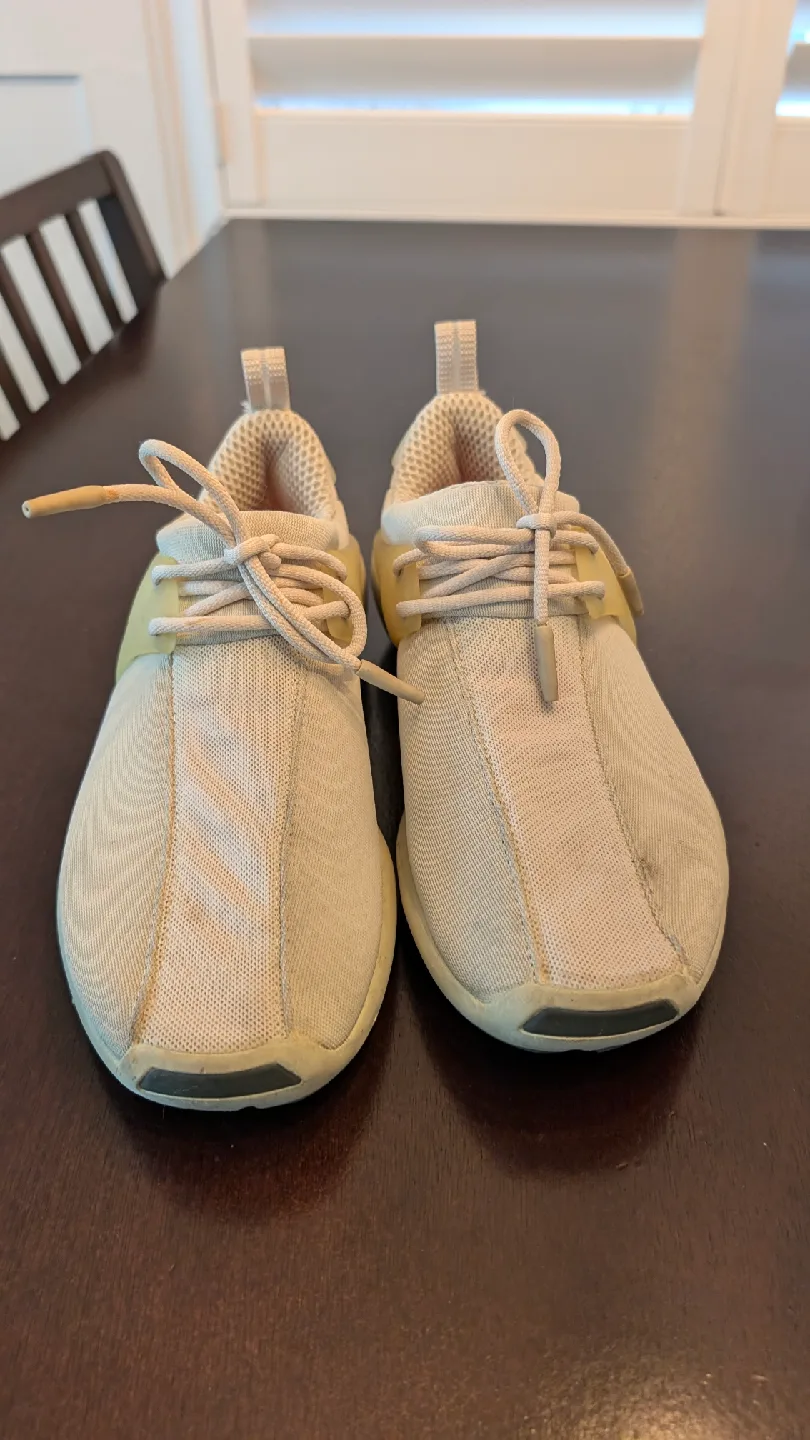 Beige Athletic Nike Shoes image indicator(3)