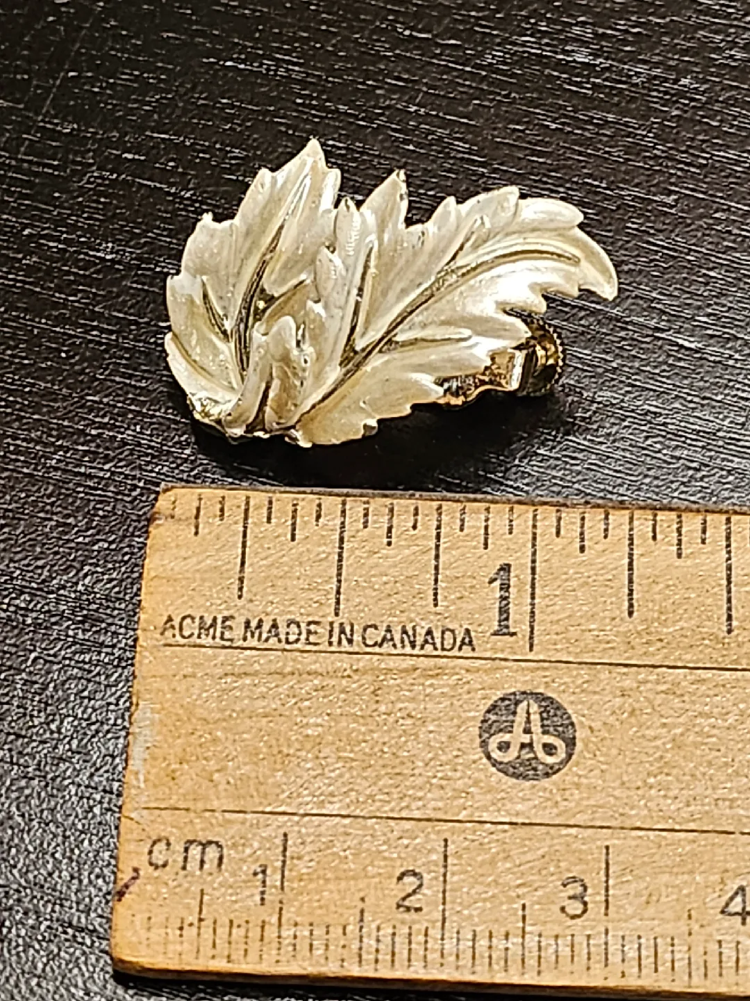 Coro Vintage Leaf Earrings clip-on image indicator(7)