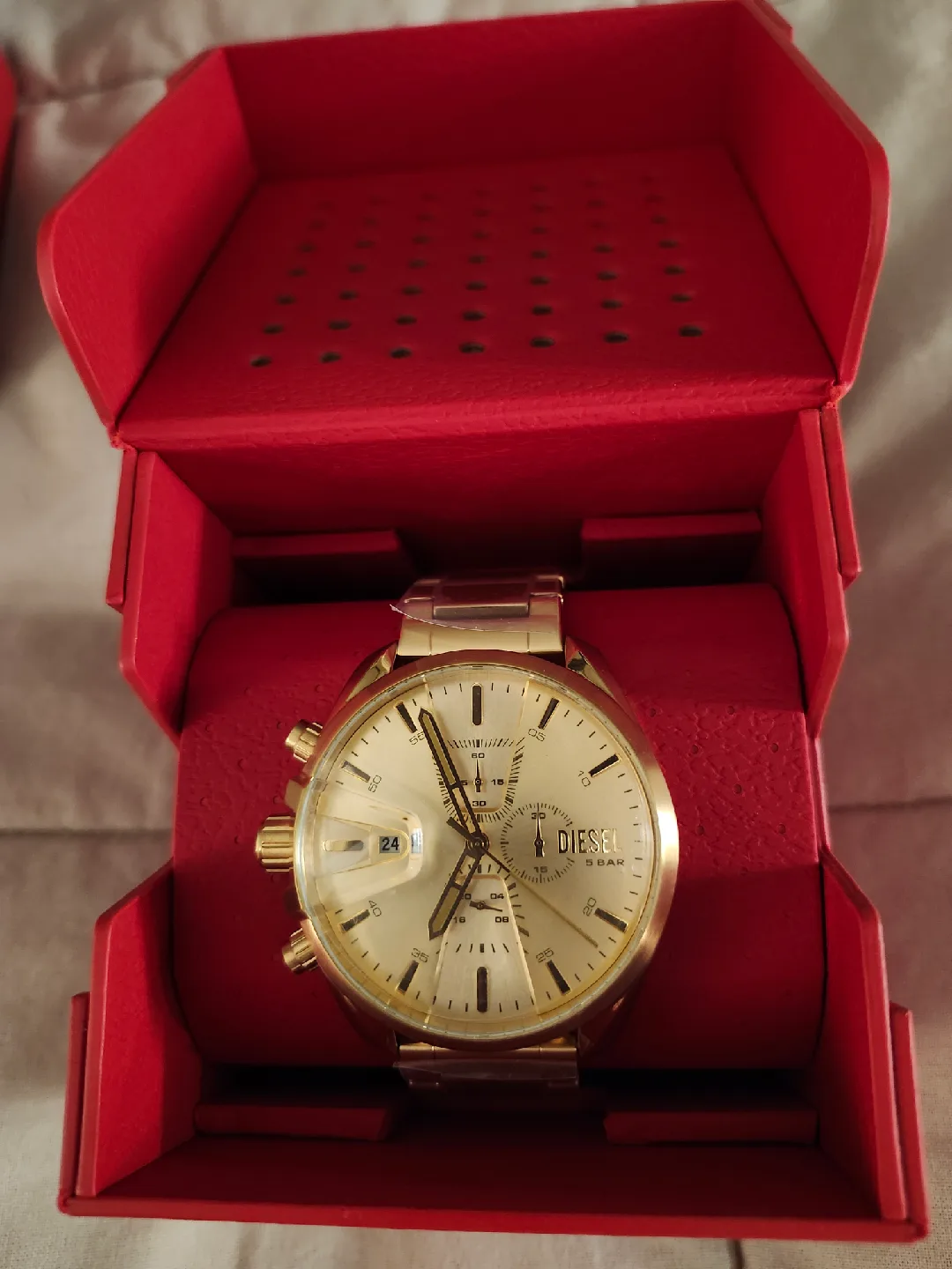 DIESEL - MEN'S NEW WITH TAGS - Gold tone chronograph watch image indicator(4)