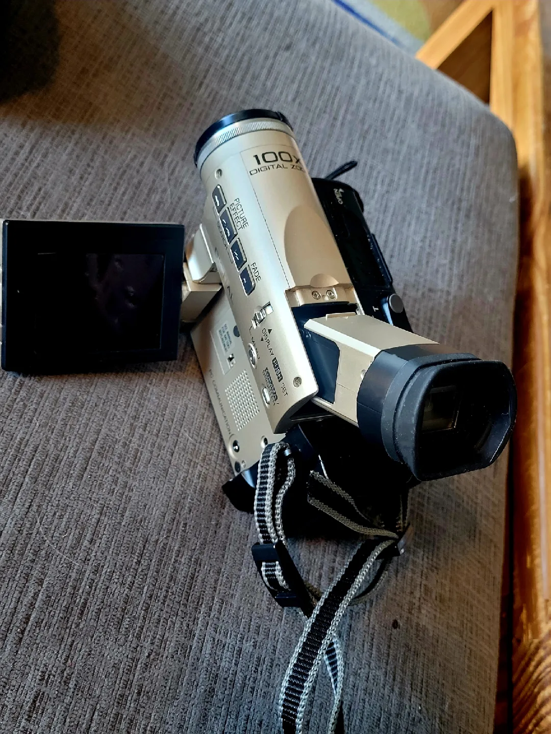 GREAT CONDITION FOR BEGINNERS! SHARP VL-PD3A mini camcorder image indicator(4)