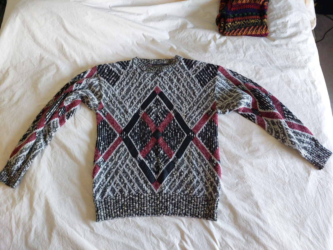 Pullover sweater