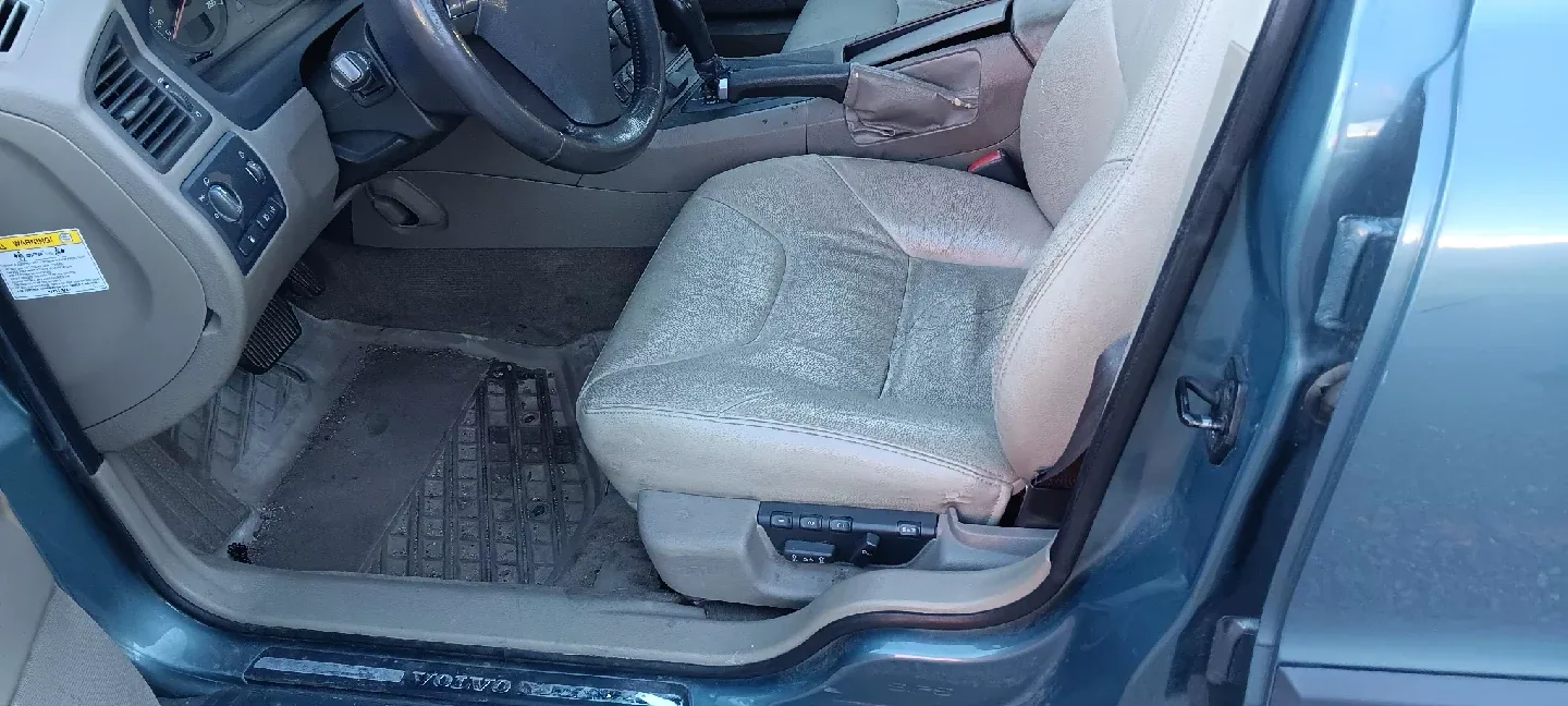 Volvo S60  AWD Car  cheap winter BEATER image indicator(10)