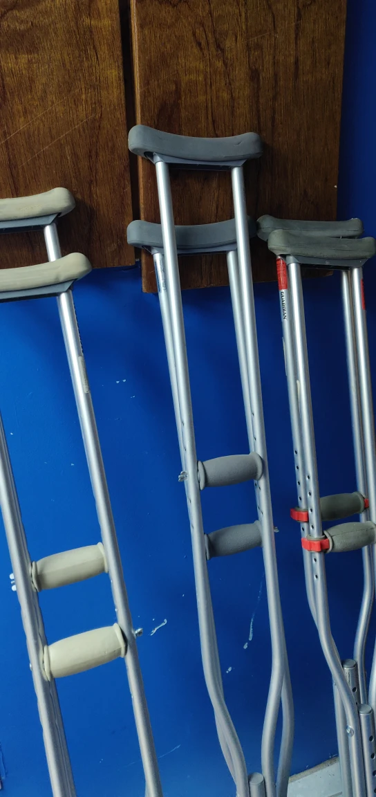 Guardian Adjustable Aluminum Crutches