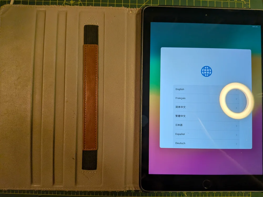 iPad 6 with box and leather case image indicator(4)