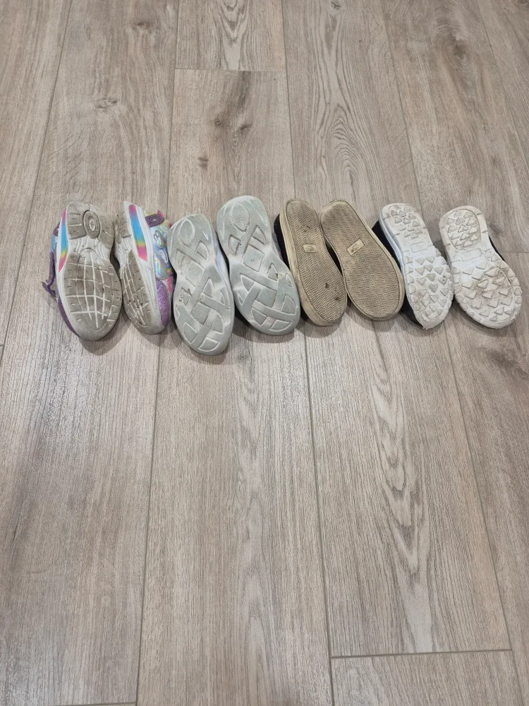 Girls' Shoes - Size 9 image indicator(2)