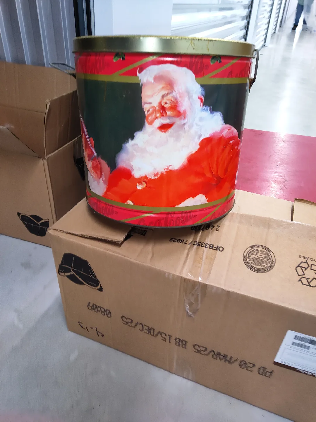 Coca-Cola Popcorn Machine & Collectible Tins image indicator(10)