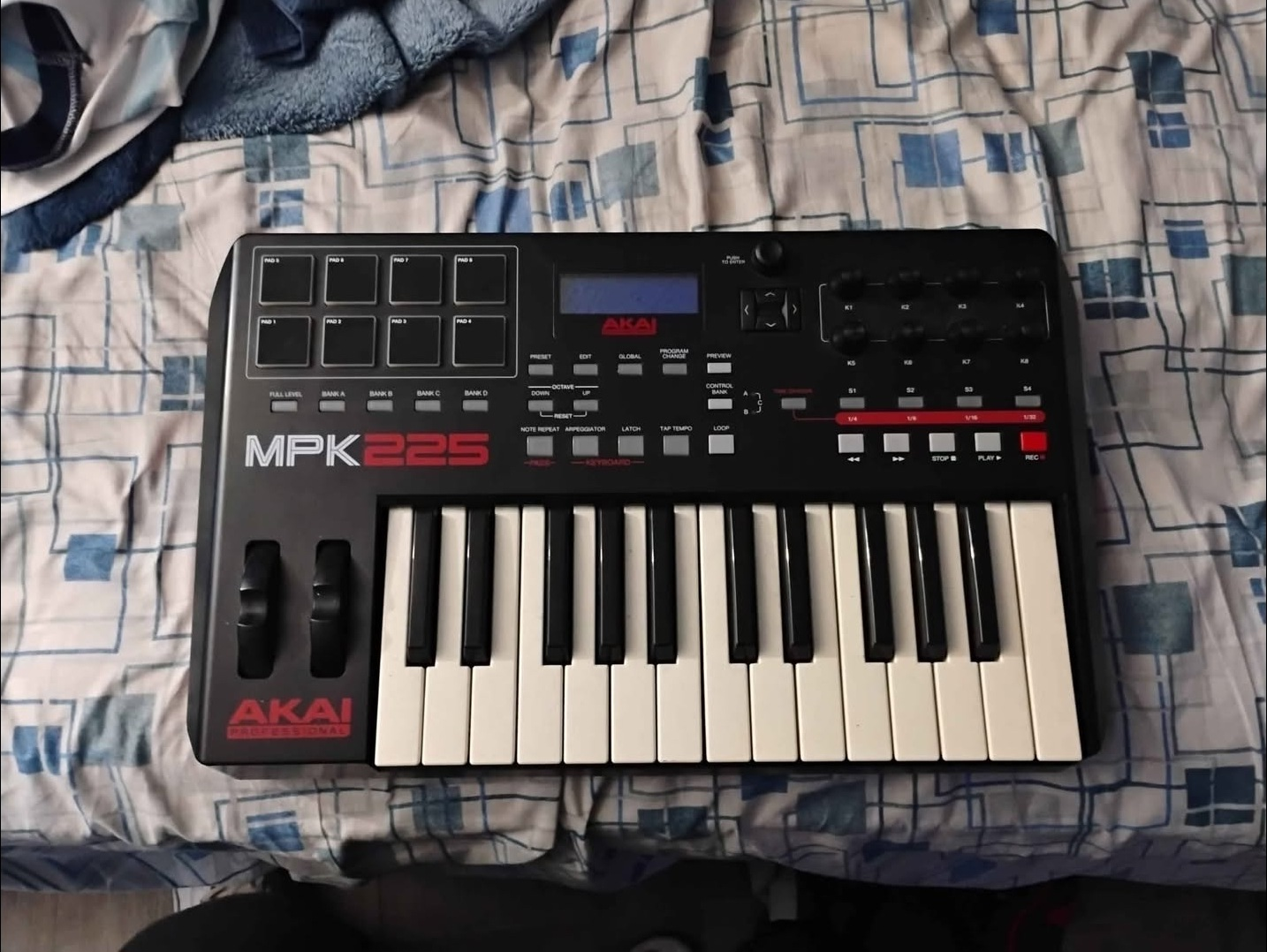 Akai MPK225 MIDI Keyboard Controller