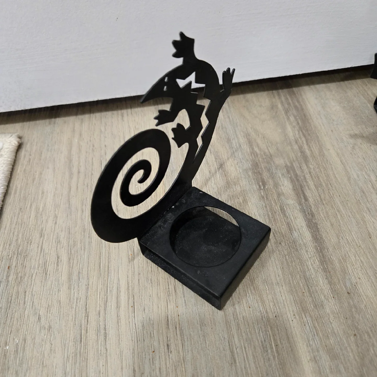 Set of 2 Black Lizard Tea Light Candle Holders image indicator(2)