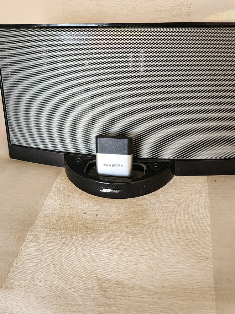 Bose SoundDock with Invery Bluetooth Adapter