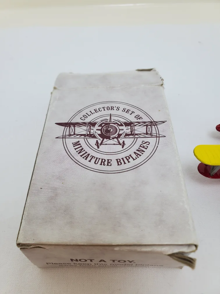 Free Miniature collectors plane image indicator(2)