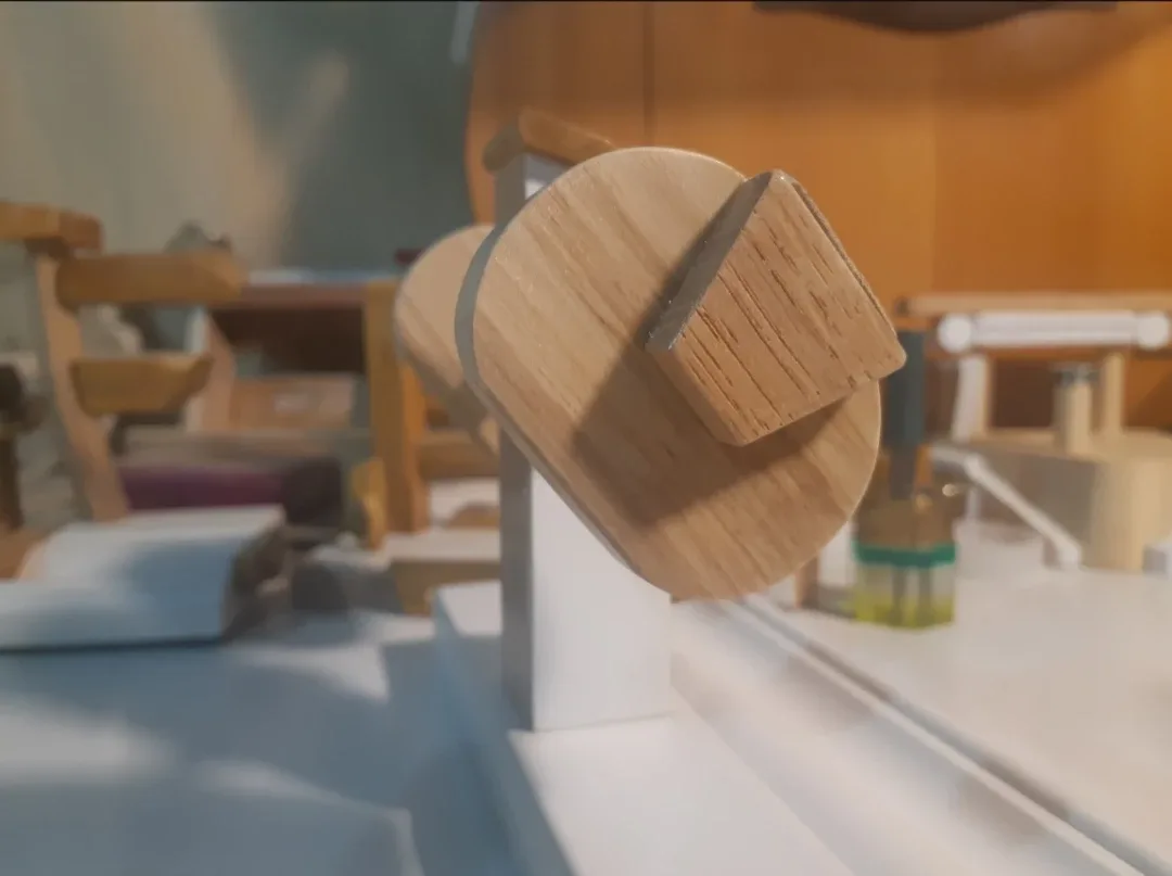 Handmade Wooden Watch/Sunglasses Display Stand image indicator(2)