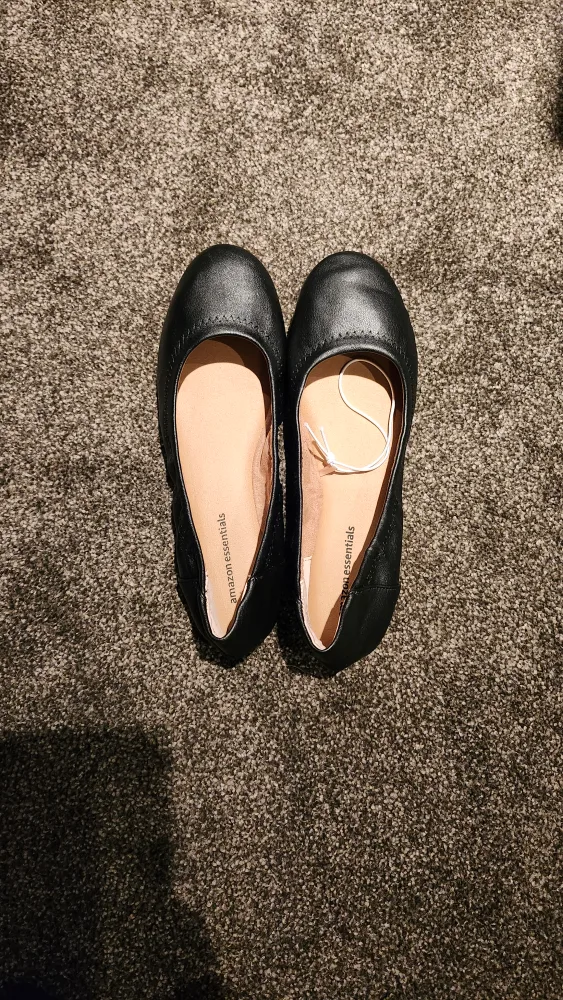 Amazon Essentials Black Ballet Flats - Size 6 thumbnail
