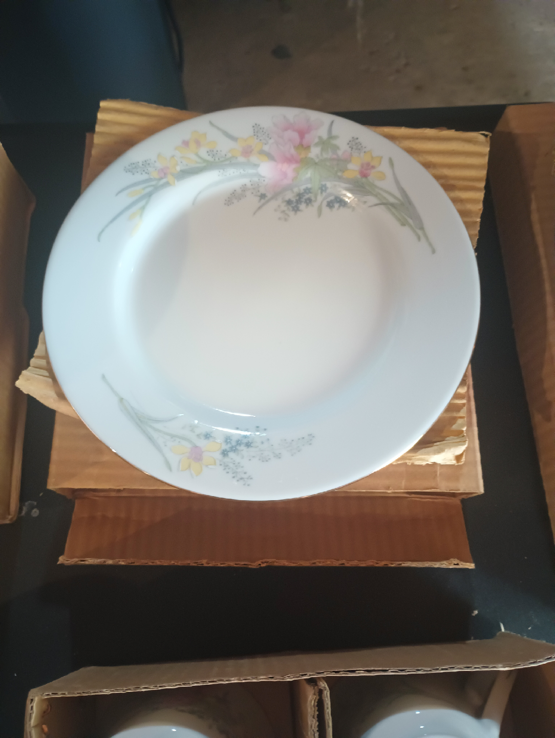Action Industries Inc. Floral Dinnerware Set - photo 3