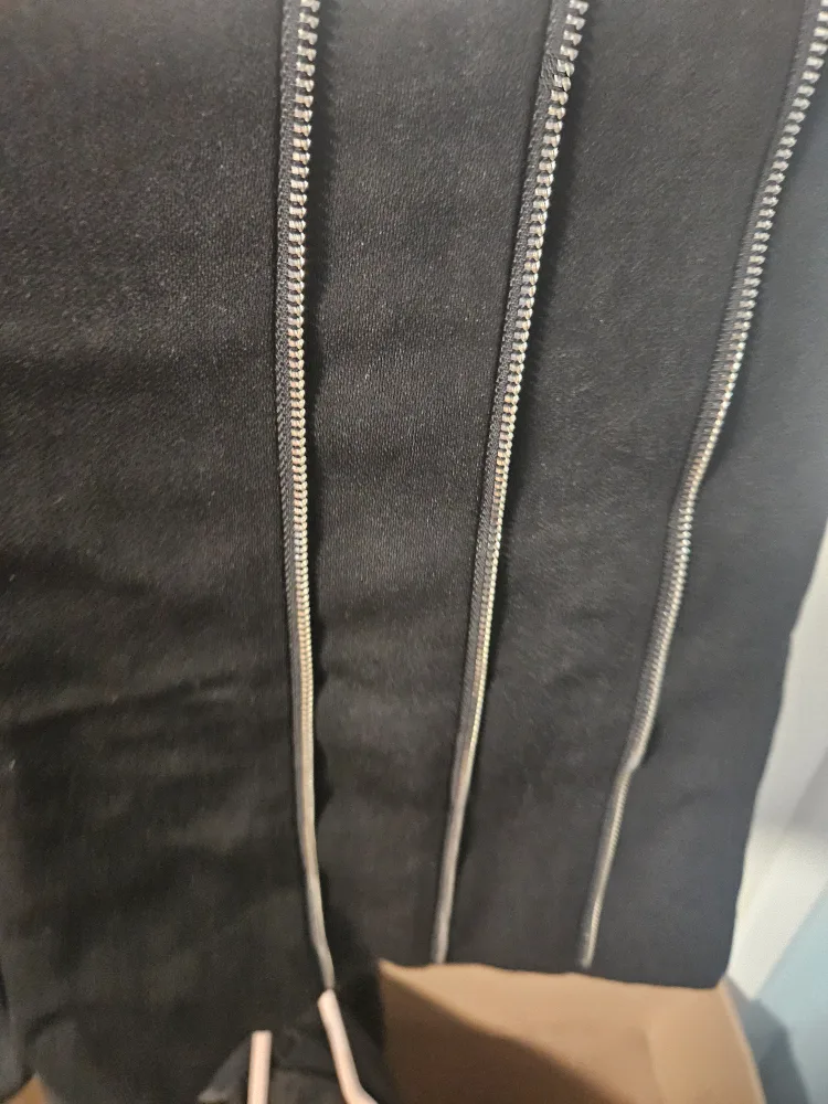 black shorts image indicator(2)