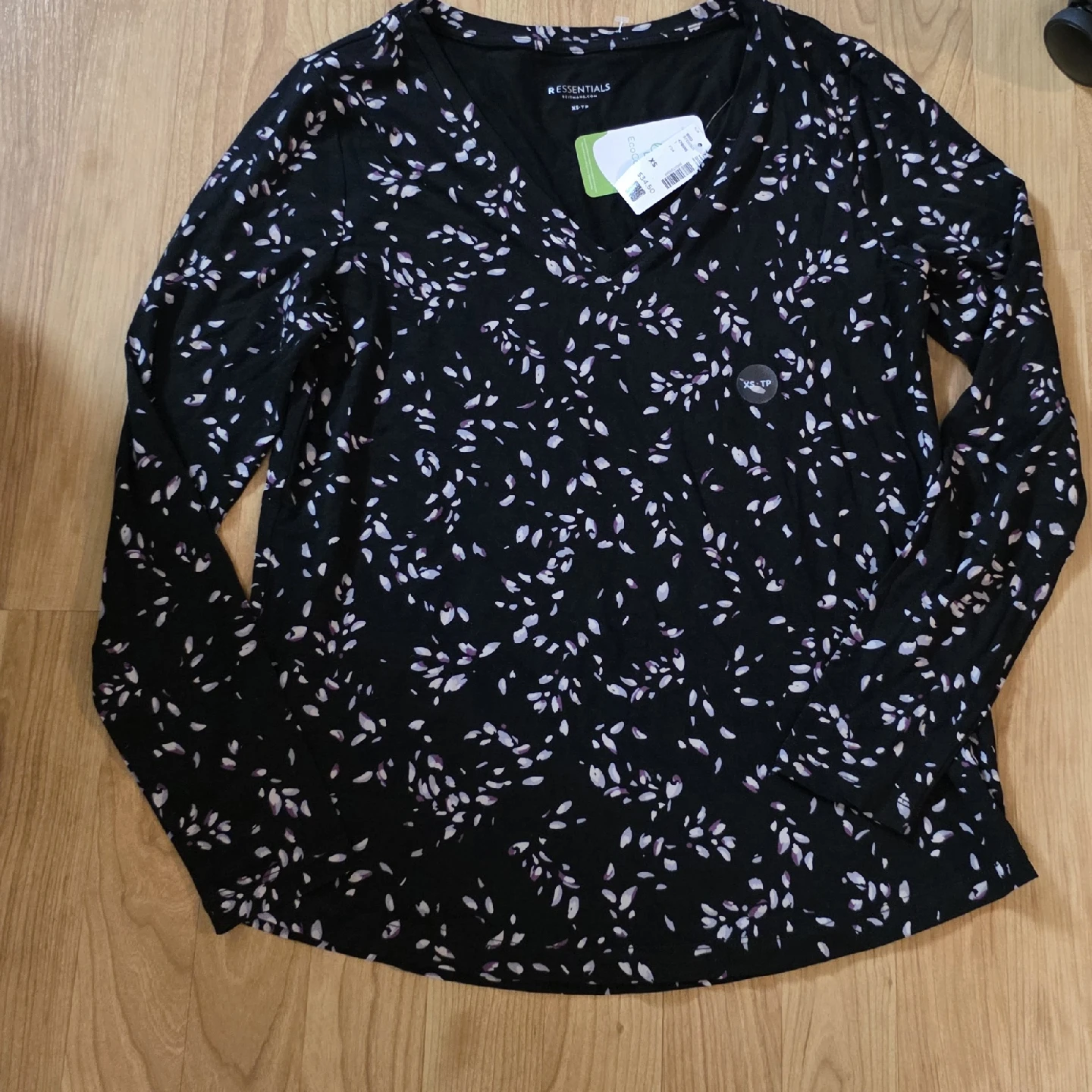r Essentials XS Black Floral Long Sleeve Top