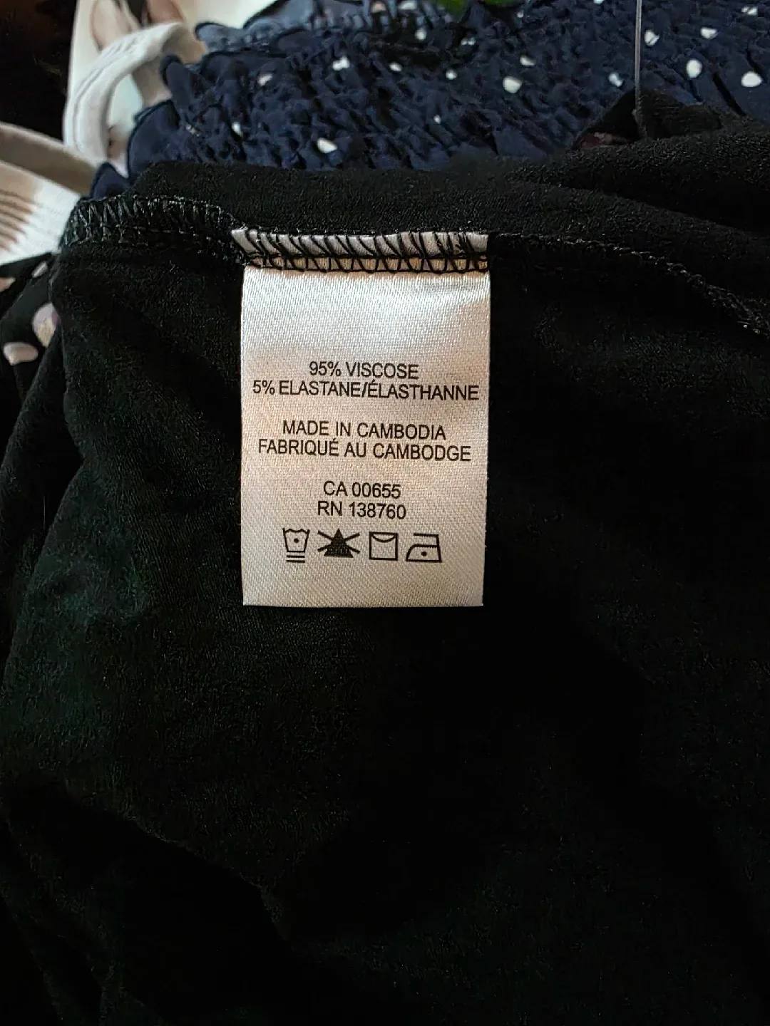 r Essentials XS Black Floral Long Sleeve Top image indicator(3)