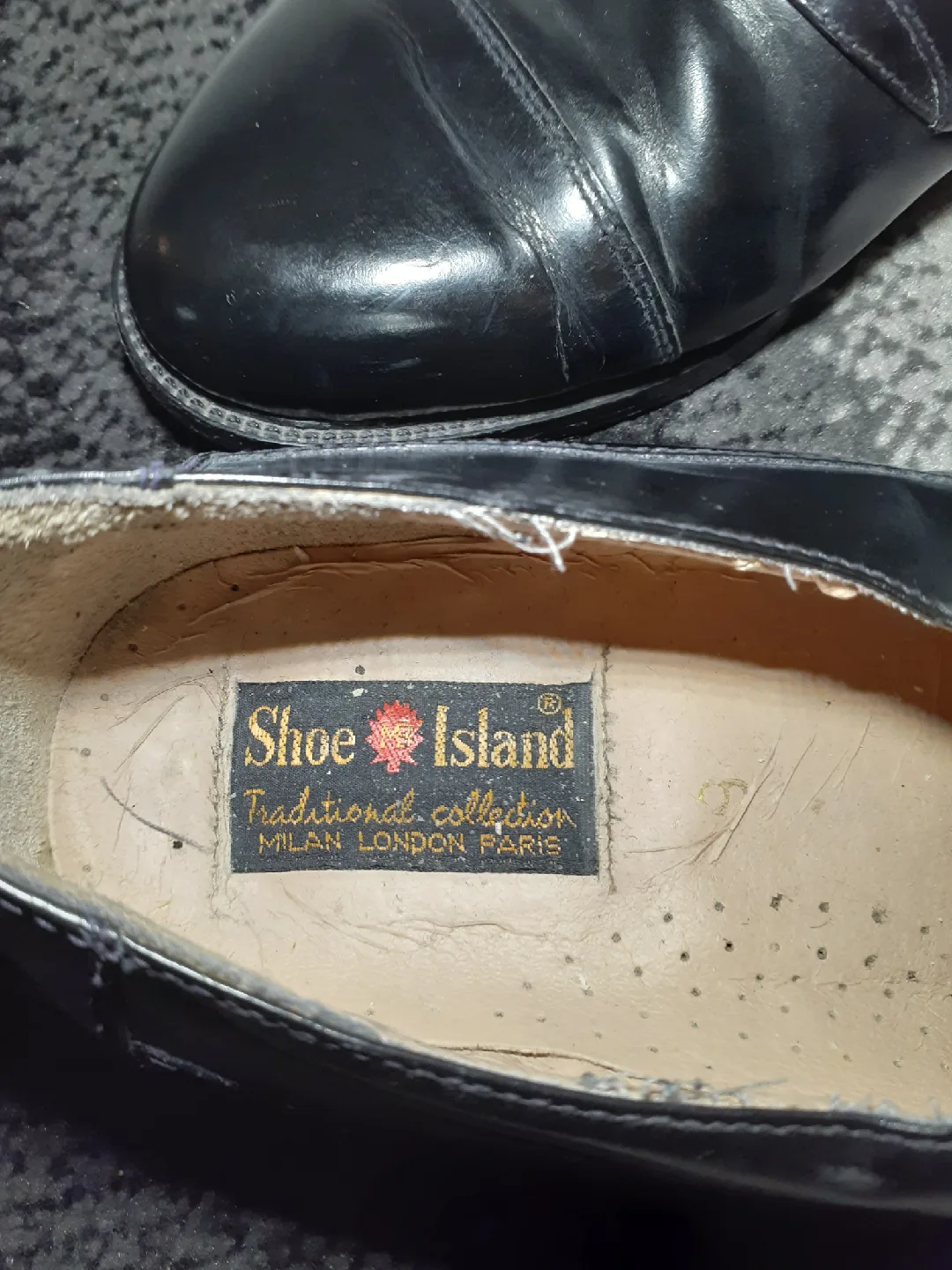 Shoe Penny Island Black Leather Loafers - Size 9 image indicator(3)