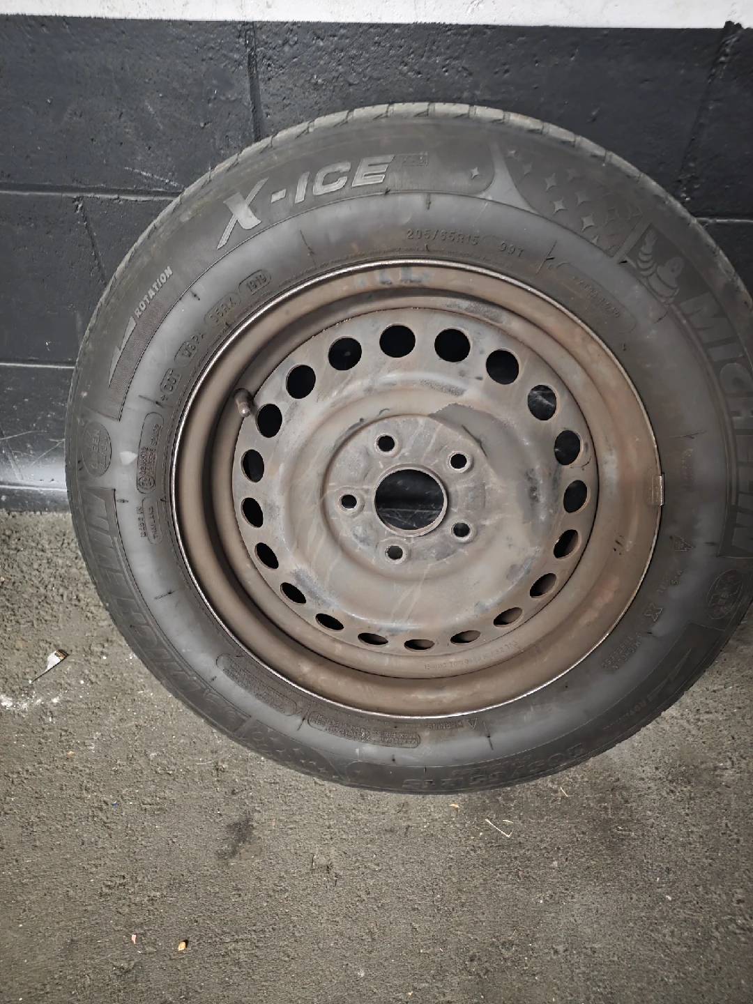 Michelin X-Ice 205/65R15 Tire ×4 tires