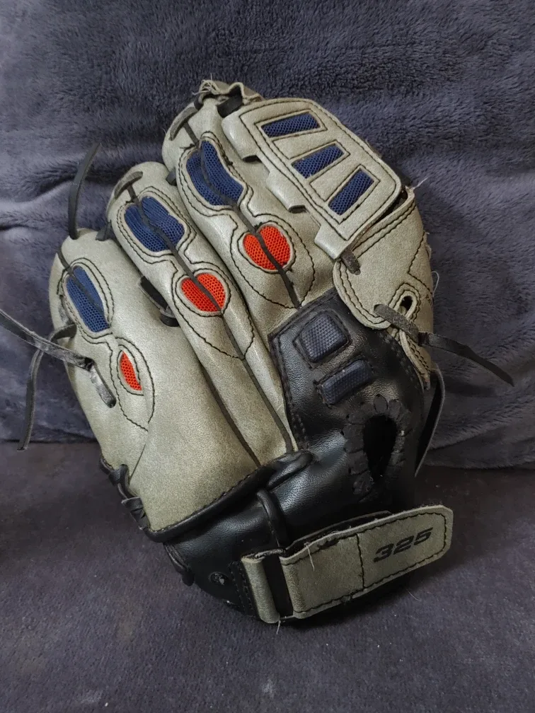 Wilson EZ Catch Baseball Glove - 10 1/2" thumbnail