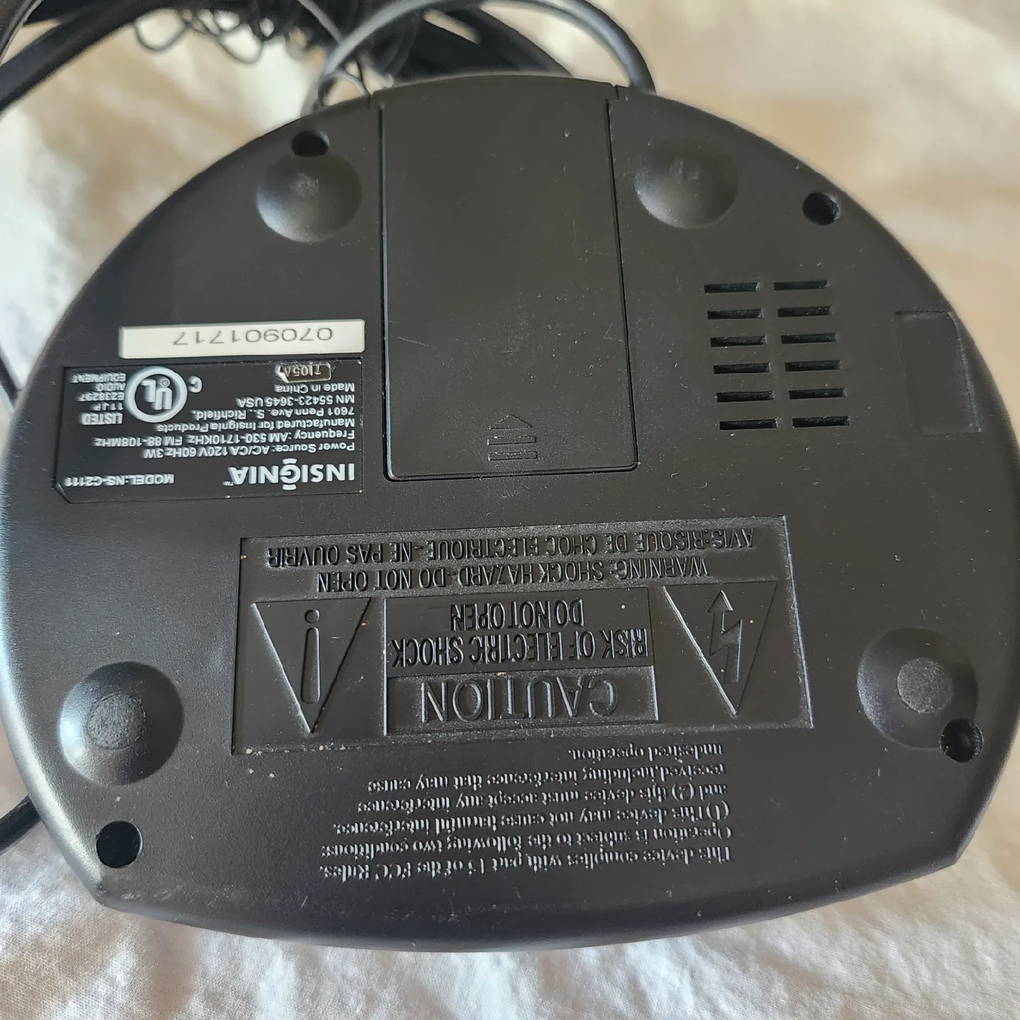 Insignia Digital AM/FM Clock Radio image indicator(3)