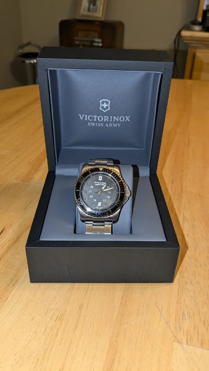 Victorinox Swiss Army Watch image indicator(2)