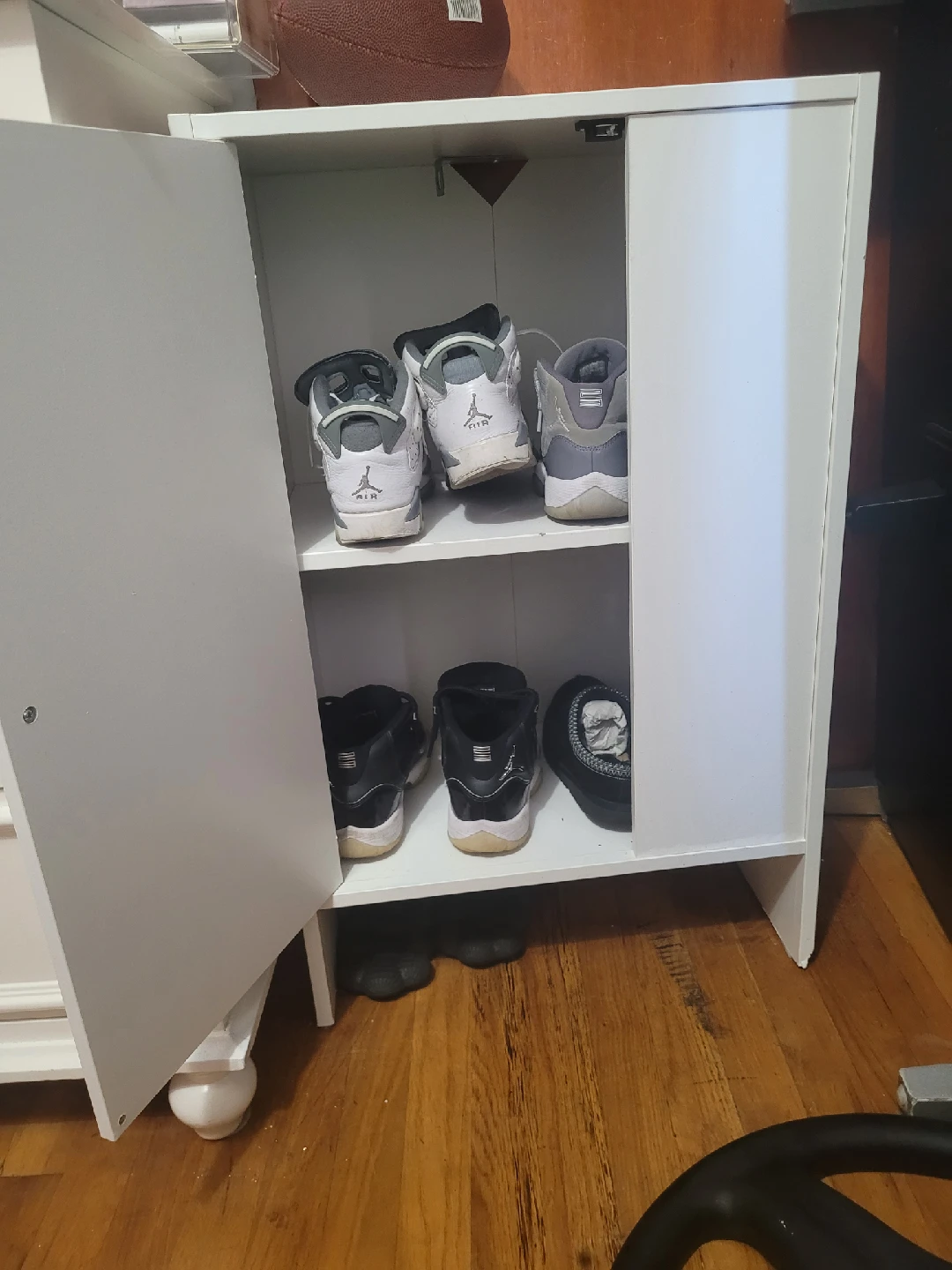 Jordan White Shoe Cabinet - photo 2