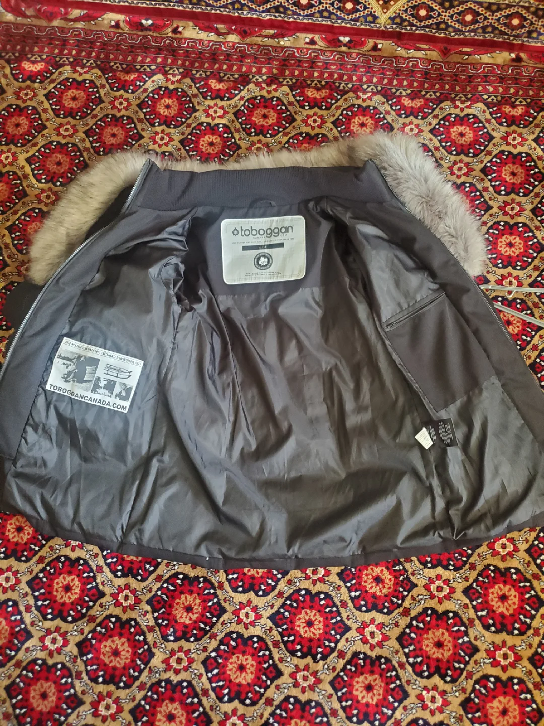 🧥 Brand: Toboggan Canada Winter Parka – Like New (Size L/G) image indicator(9)