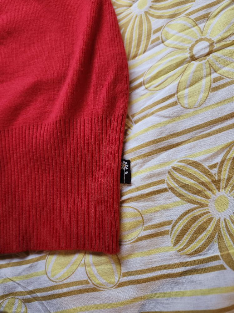 Red and black Bum Warmer mini sweater skirt with flower detail - photo 4