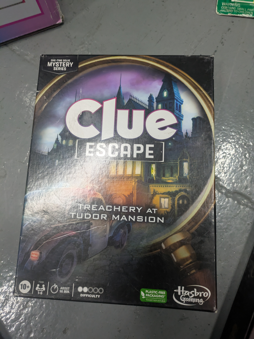 Clue Escape: Treachery at Tudor Mansion Game