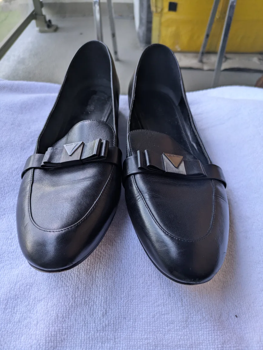 Michael Kors Black Leather Loafers Size 8.5 image indicator(8)