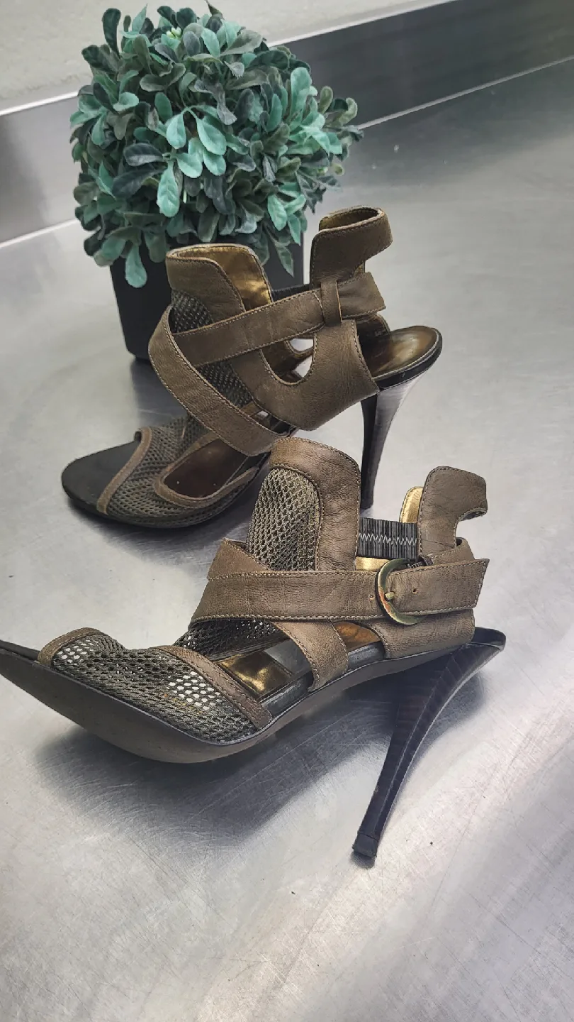 Guess Brown Heels, Size 8M image indicator(4)