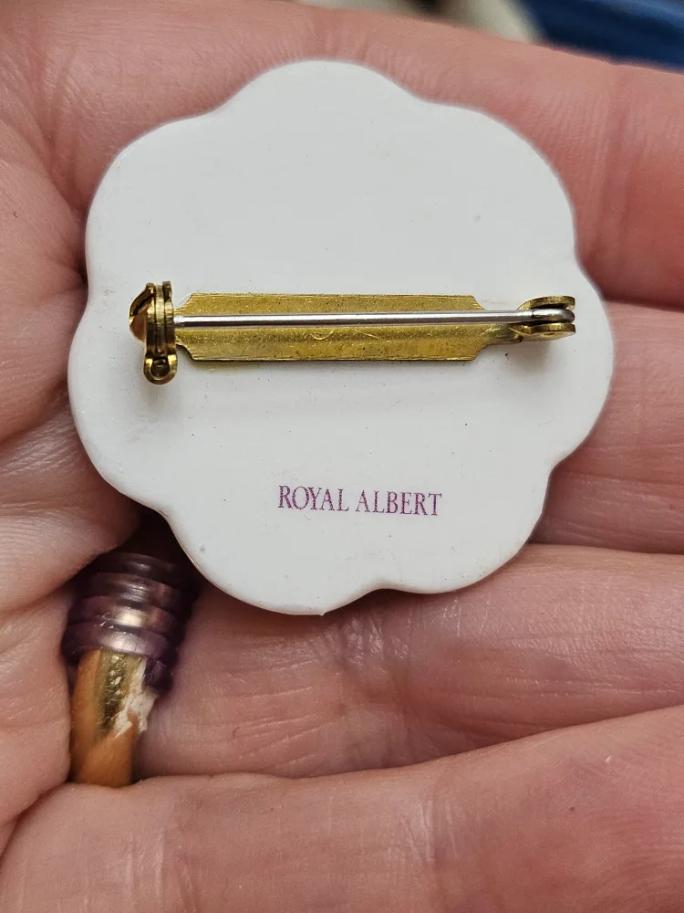 Royal Albert Flower Pin Brooch ceramic image indicator(4)