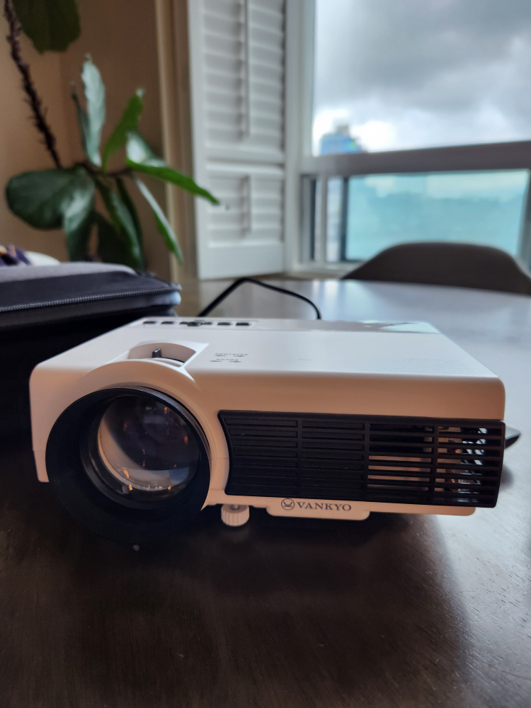 VANKYO Leisure Projector with Case