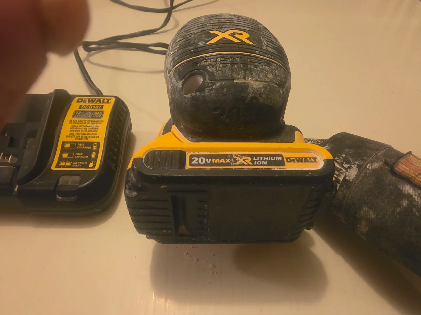 DeWalt 20V MAX XR Cordless Sander w/ Charger image indicator(2)