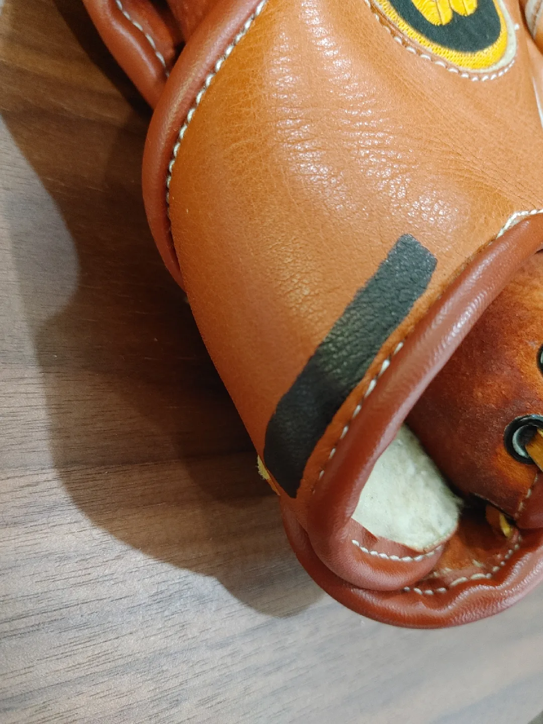 💚GENUINE LEATHER WILSON'S BASEBALL GLOVE MINT CONDITION image indicator(5)