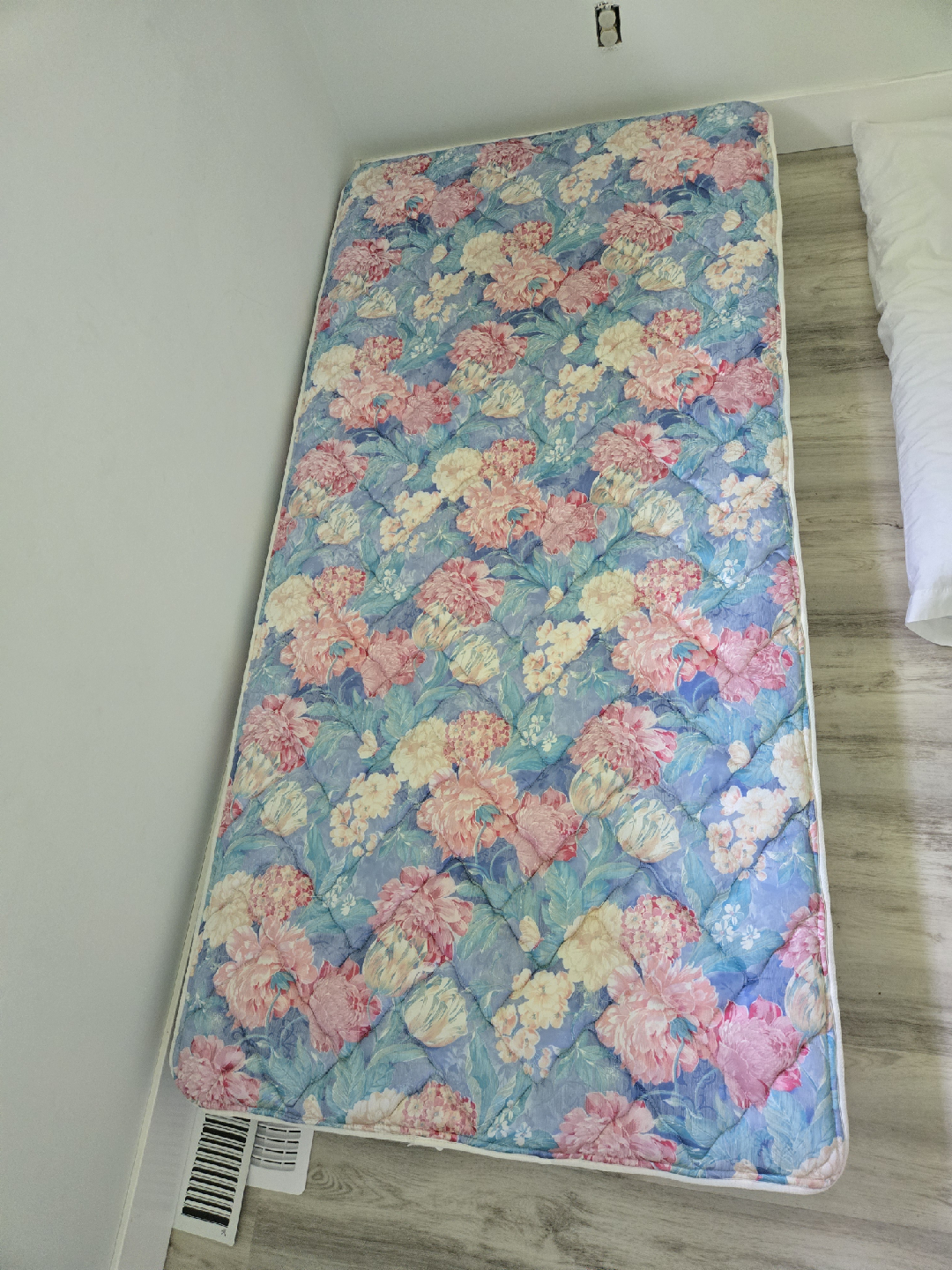 Twin Size Bed Frame & Mattress - photo 3