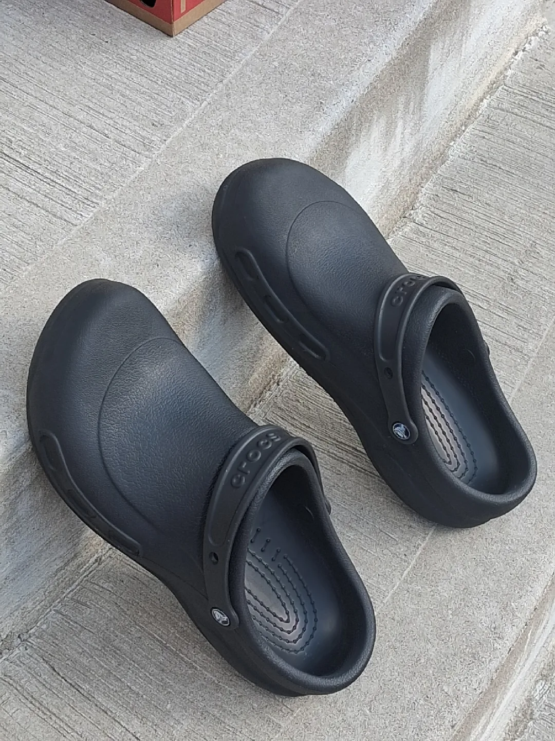 Crocs Bistro Black Clogs image indicator(2)