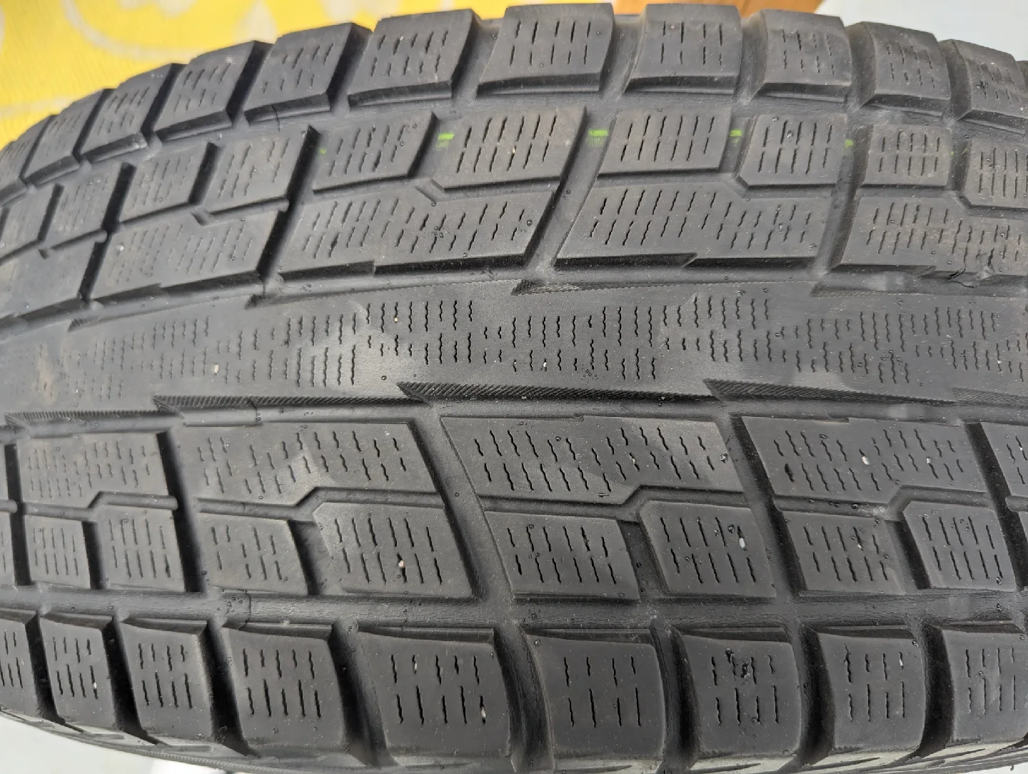 Yokohama 235/65R18 image indicator(7)