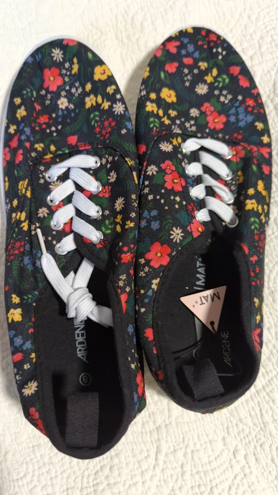 Ardene Floral & Denim Sneakers - Size 8 image indicator(4)