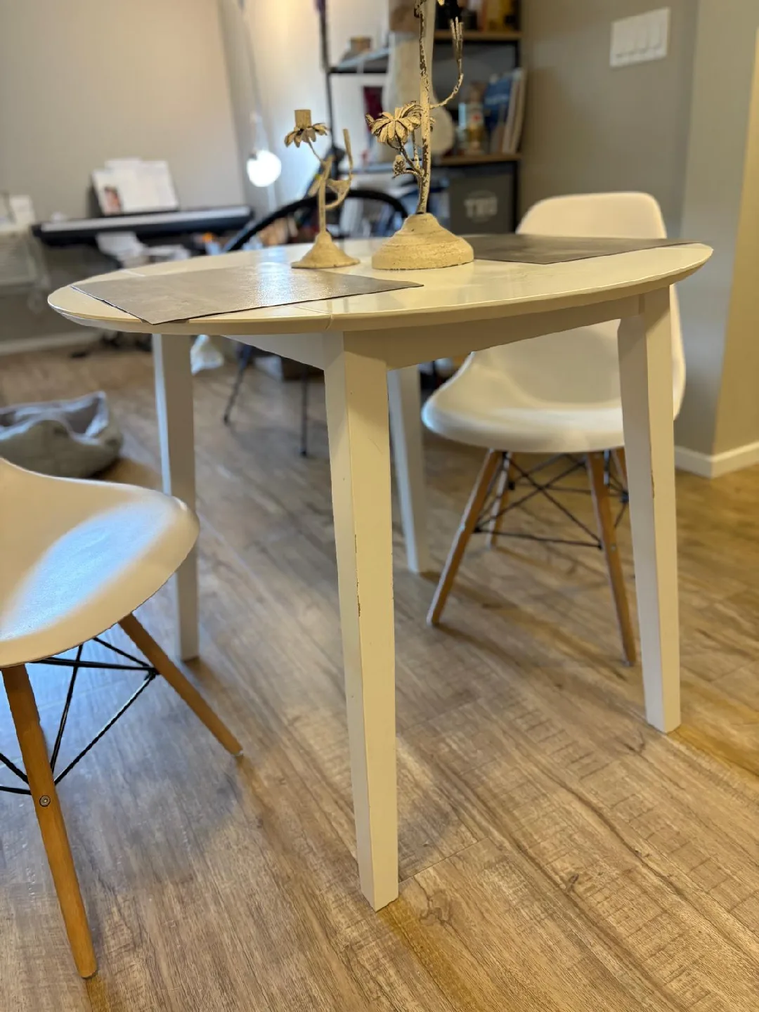 White Round Dining Table with 2 Chairs image indicator(2)