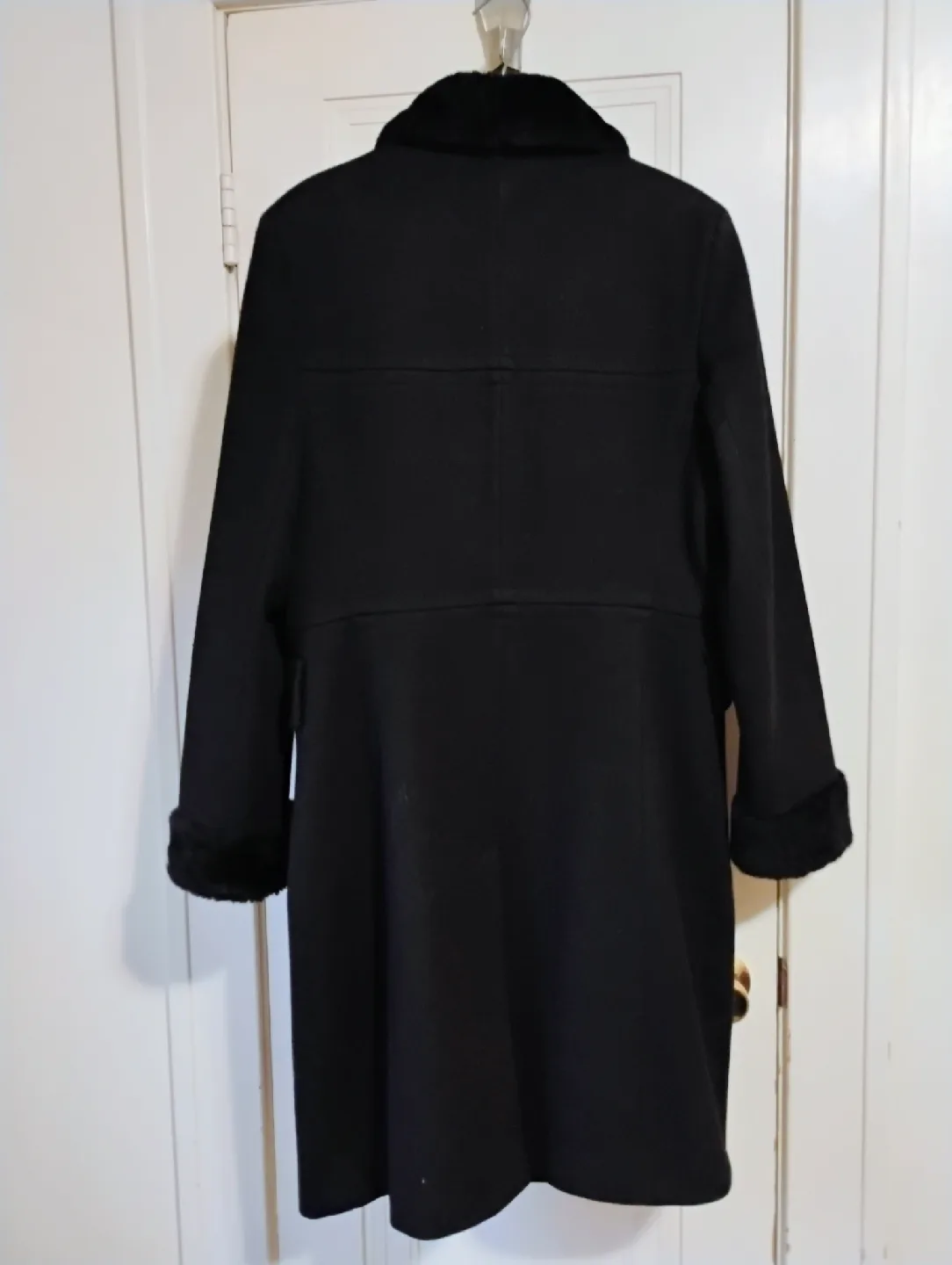WOMAN'S BLACK WOOL COAT (SIZE 12) image indicator(2)