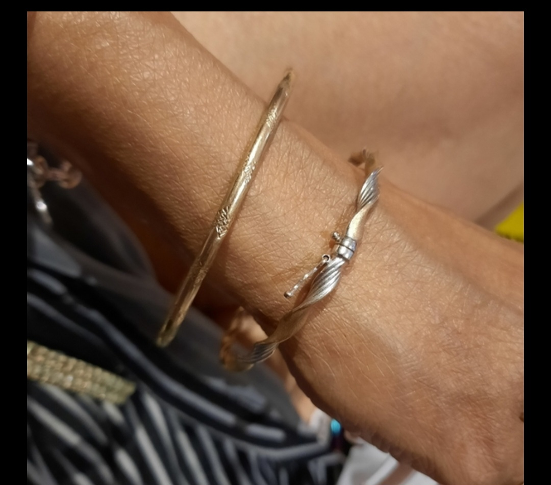 Authentic genuine solid 10k yellow gold bangle bracelet