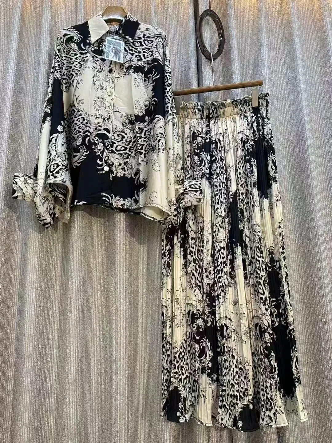 Black & White Patterned 2-Piece Cord Set image indicator(2)