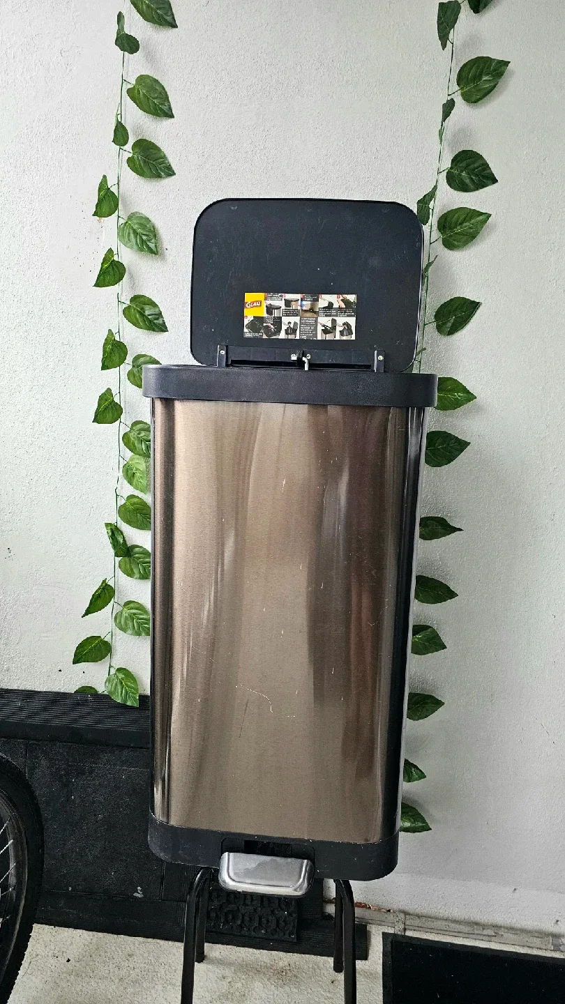 GLAD Stainless Steel Step Trash Can image indicator(3)