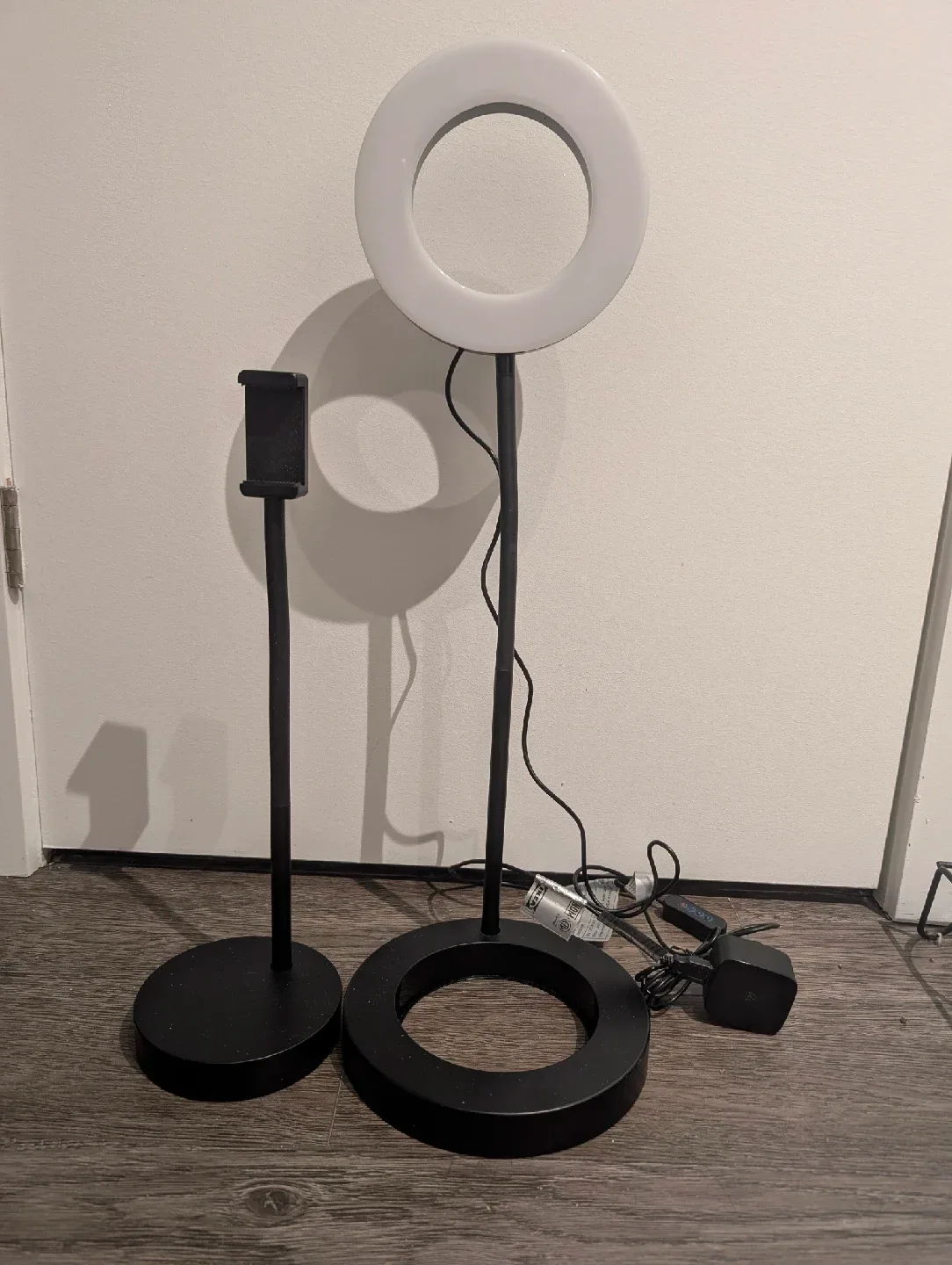 IKEA LED Ring Light with Phone Holder thumbnail