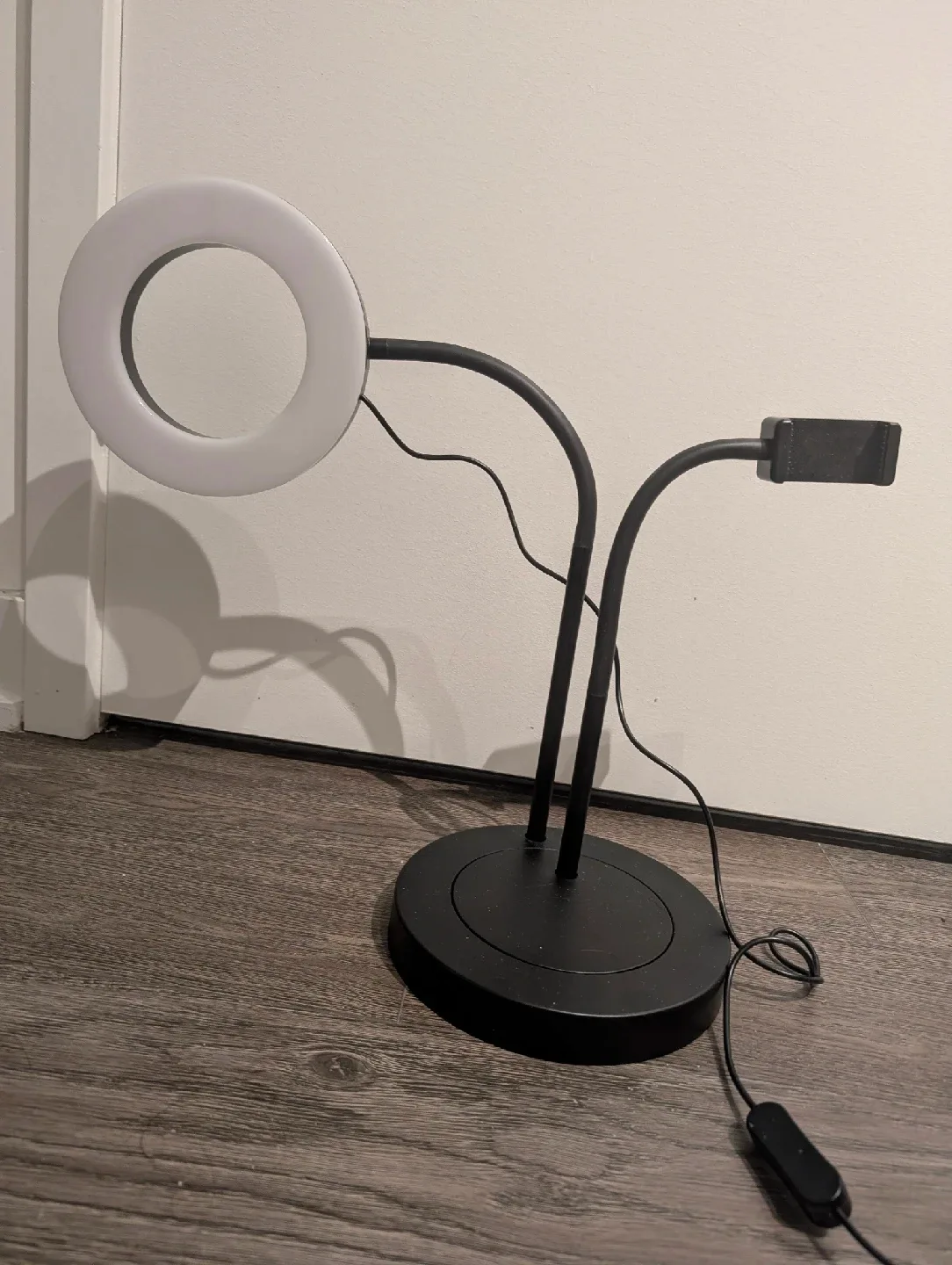 IKEA LED Ring Light with Phone Holder image indicator(2)