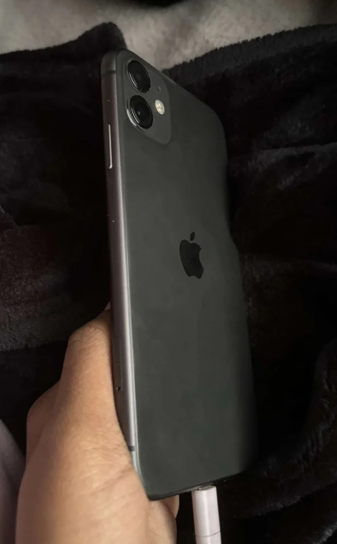 iPhone 11 - Black 64gb storage 95% BH clean Unlocked image indicator(3)